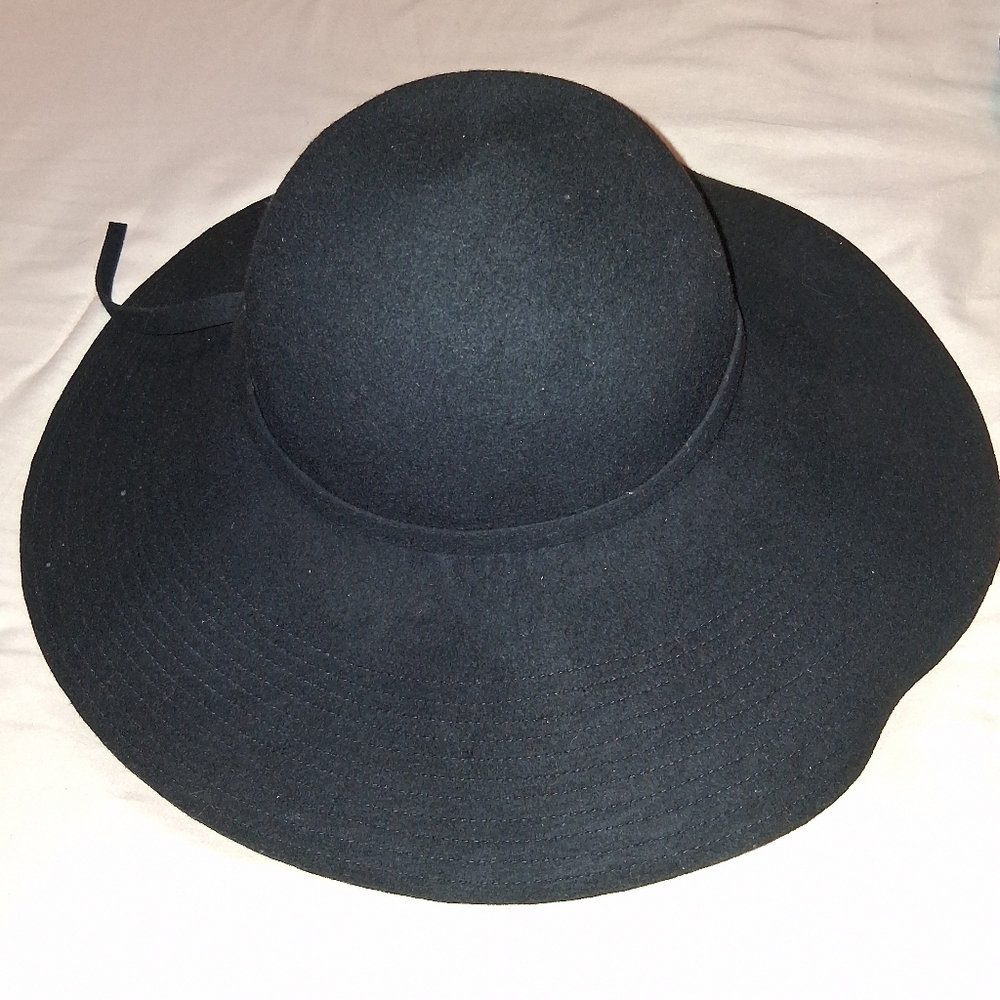 Lake Shore Drive Wide-Brim Hat, NWT